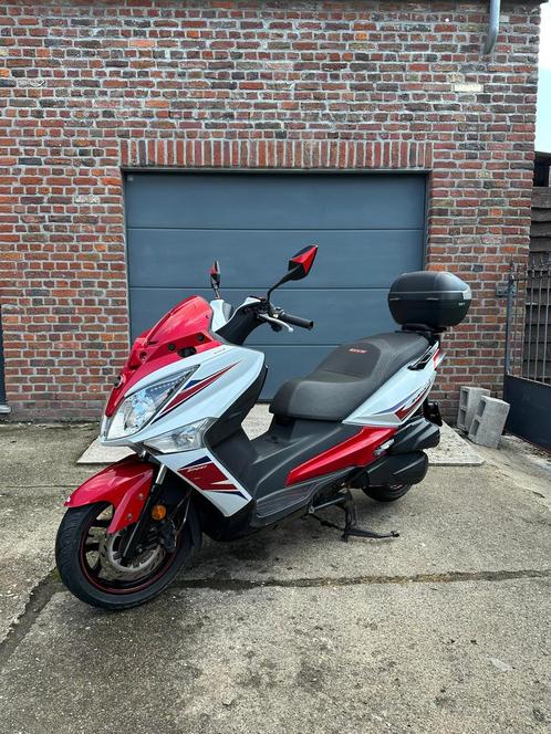 SCOOTER 125cc sport, Fietsen en Brommers, Scooters | Overige merken, Zo goed als nieuw, Elektrisch, Ophalen of Verzenden