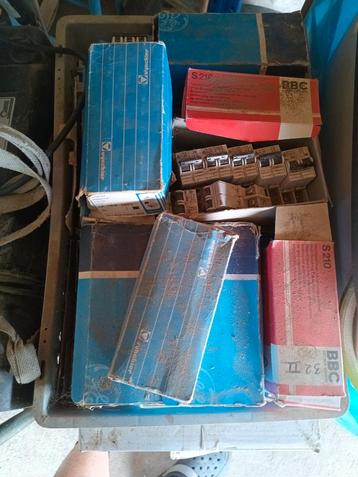 Partij van 73 zekeringen te koop – Vynckier, Stotz Kontakt,, Enlèvement, Comme neuf, Autres types