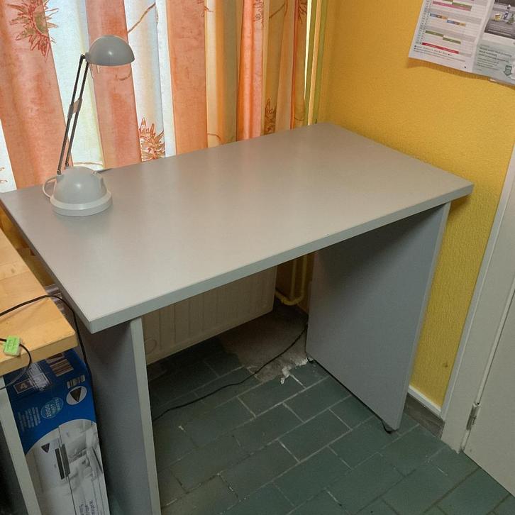 Compact bureau op wielen, Huis en Inrichting, Bureaus, Gebruikt, Bureau, Met wielen, Ophalen