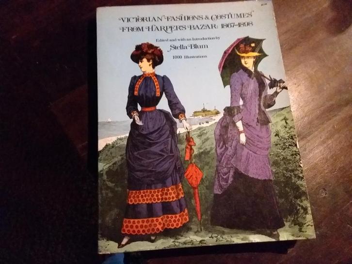 Livre sur la mode victorienne du XIXe siècle, Livres, Mode, Utilisé, Couturiers, Enlèvement ou Envoi