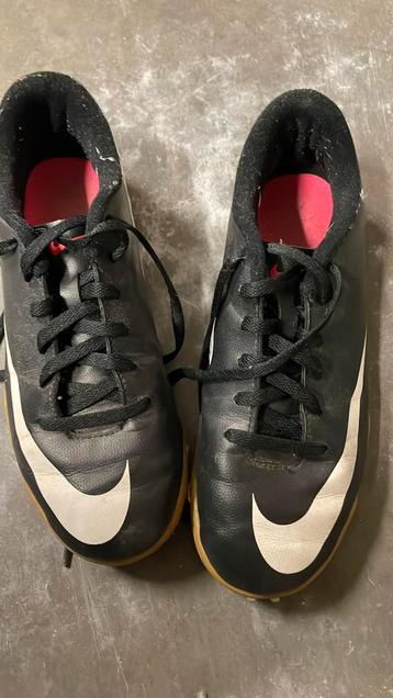 Chaussures de football en salle Nike taille 36, Enlèvement ou Envoi, Utilisé