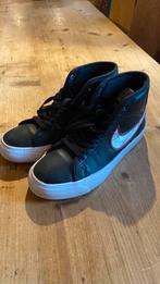 Nike sneakers maat 39, Sport en Fitness, Basketbal, Ophalen, Zo goed als nieuw