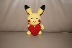 Gehaakt knuffel pikachu met hartje, Hobby en Vrije tijd, Breien en Haken, Ophalen of Verzenden, Nieuw, Haken