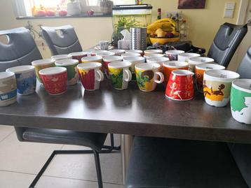 Set 29 tassen Douwe Egberts  beschikbaar voor biedingen