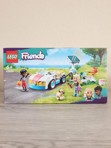 Voiture électrique et borne de recharge LEGO Friends 42609