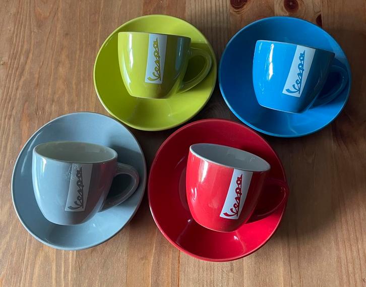 Vintage espresso tasjes Vespa 4 stuks, Huis en Inrichting, Keuken | Servies, Zo goed als nieuw, Ophalen of Verzenden