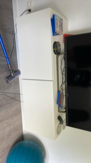 Besta tv- kast wit beschikbaar voor biedingen