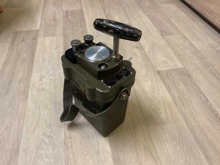 Exploder blasting machine Detonator ontsteektoestel dynamite, Verzamelen, Militaria | Algemeen, Landmacht, Verzenden