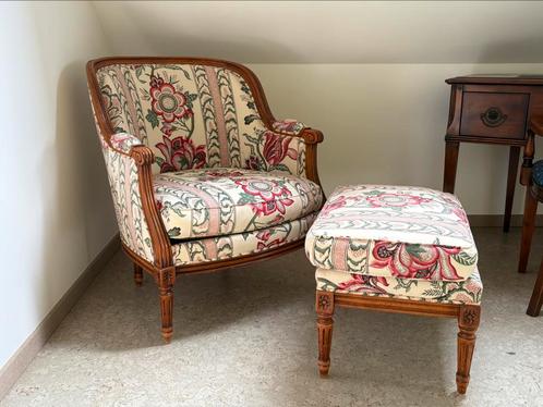 Bijzet fauteuil met ottoman Engelse klassieke stof, Antiek en Kunst, Antiek | Meubels | Stoelen en Sofa's, Ophalen