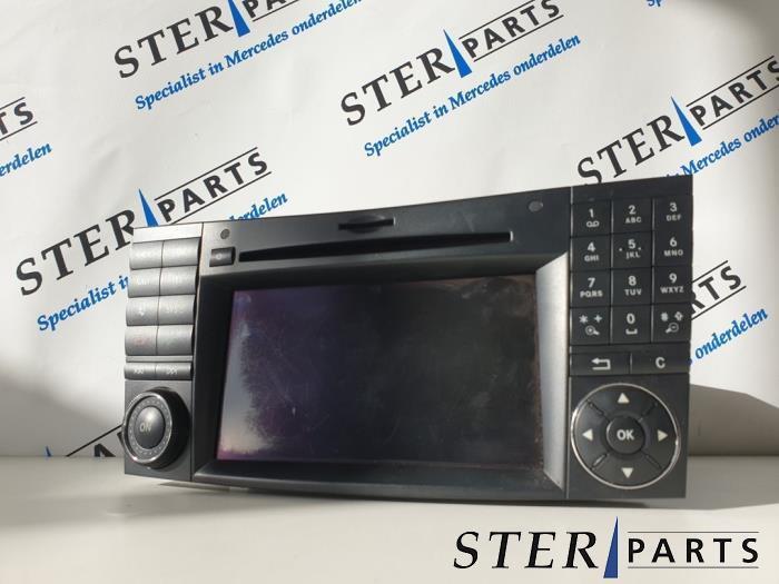 Système navigation d'un Mercedes E-Klasse, Autos : Pièces & Accessoires, Électronique & Câbles, Mercedes-Benz, Utilisé, 3 mois de garantie