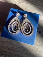Druppelvormige oorbellen van swarovski, Handtassen en Accessoires, Oorbellen, Ophalen of Verzenden, Zo goed als nieuw