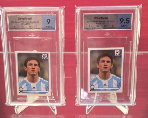 Panini+2010+Lionel Messi+No PSA+set van 2 kaarten+cijfers, Verzamelen, Sportartikelen en Voetbal, Zo goed als nieuw, Poster, Plaatje of Sticker