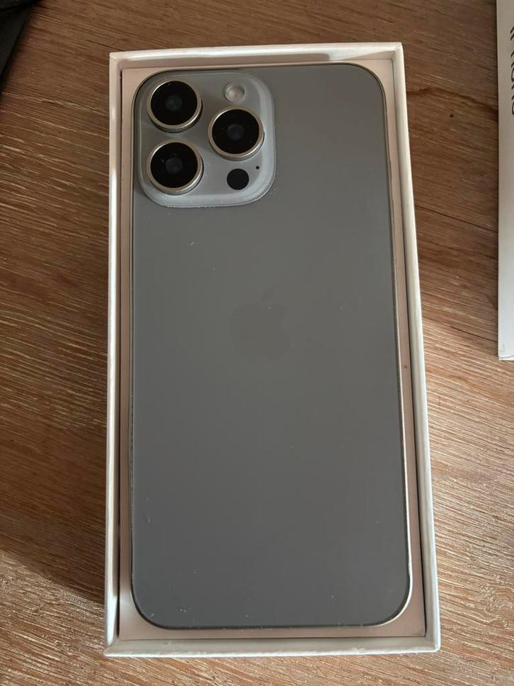 Namaak of replica iphone 16 pro max ., Telecommunicatie, Mobiele telefoons | Apple iPhone, Zo goed als nieuw, iPhone 16, Ophalen