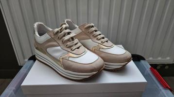 Communie sneakers RTB maat 34 beschikbaar voor biedingen