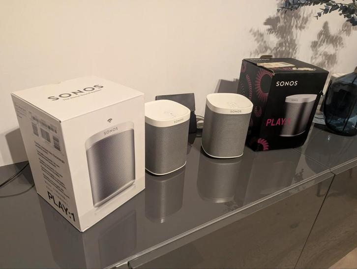 Set van 2 Sonos play 1 wit met originele doos, Audio, Tv en Foto, Luidsprekerboxen