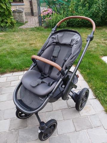Maxi-Cosi Nova 4 + adaptors & regenhoes – heel goede staat beschikbaar voor biedingen