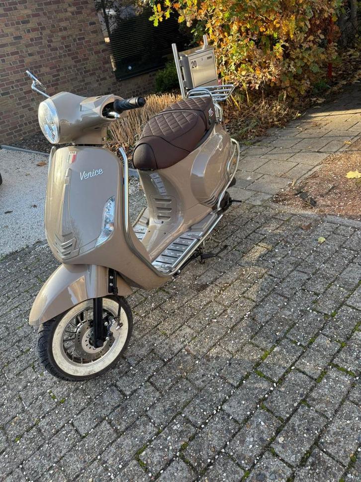 JTC Venice - Exclusive 50cc Taupe, Fietsen en Brommers, Brommers | Overige merken, Zo goed als nieuw, Klasse B (45 km/u), Ophalen