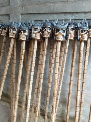 canne tête de mort viking 100 cm en bois d albesia  beschikbaar voor biedingen