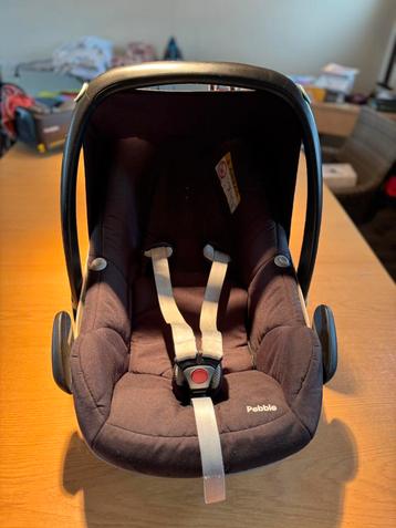 Maxi cosi met auto-isofix beschikbaar voor biedingen