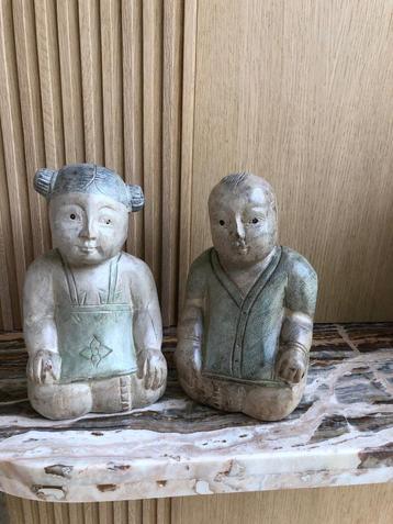 Decoratieve beeldjes beschikbaar voor biedingen