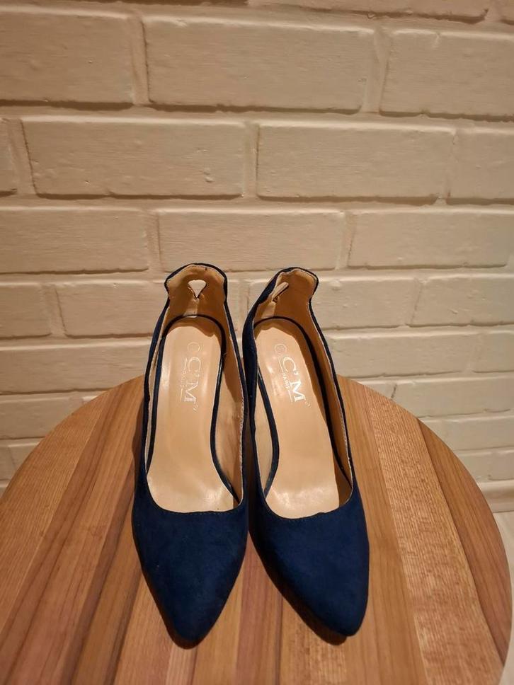 Blauwe suède pumps maat 39, Kleding | Dames, Schoenen, Zo goed als nieuw, Pumps, Ophalen