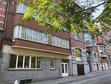 Appartement à vendre à Charleroi, 3 chambres disponible aux enchères