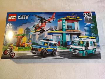 Lego City 60371 – HQ van hulpdiensten (+ set 60369)  beschikbaar voor biedingen