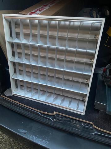 Gratis lampen 60 x 60 beschikbaar voor biedingen