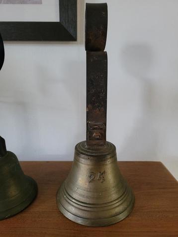 Zeldzame oude grote bronzen bel nr. 24 beschikbaar voor biedingen