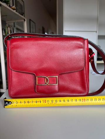 Delvaux schoudertas in uitstekende conditie. Oud model beschikbaar voor biedingen