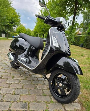 À vendre : Vespa GTS SuperTech 125 — Black, Scooter, 125 cm³, Particulier, Permis Moto A1 minimum