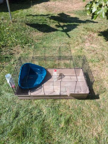 Konijnenhok  beschikbaar voor biedingen