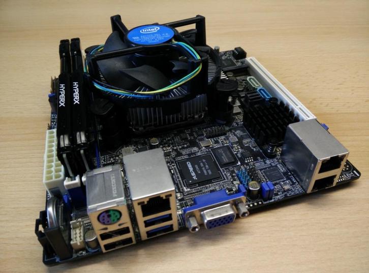 ASUS P10S-I / G4400 / 8GB, Computers en Software, Moederborden, Zo goed als nieuw, Intel, DDR4, Ophalen