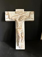 aardewerk crucifix, Antiek en Kunst, Antiek | Religieuze voorwerpen, Verzenden