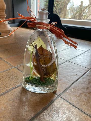 siervaasje met blad en bloem in, Antiek en Kunst, Curiosa en Brocante, Ophalen