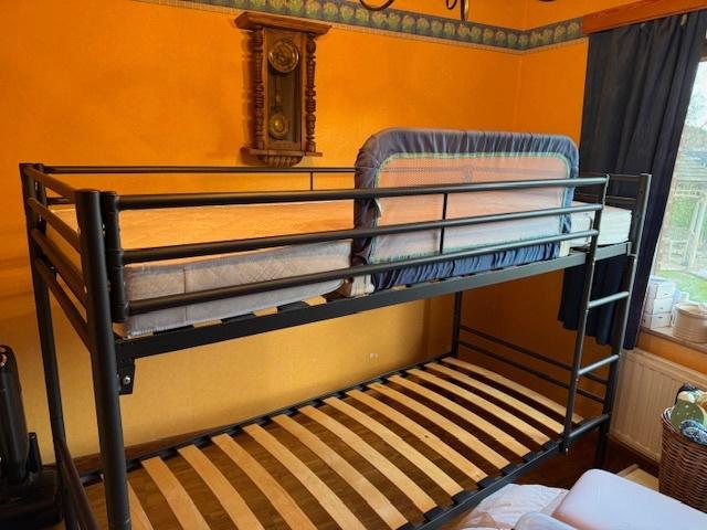 Lit superposé, en métal, lit double, noir, Maison & Meubles, Chambre à coucher | Lits superposés & Lits mezzanines, Comme neuf