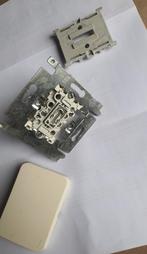 Interrupteur NIKO PR20 Inverseur 7017 Creme, Doe-het-zelf en Bouw, Elektriciteit en Kabels, Ophalen of Verzenden, Gebruikt, Schakelaar