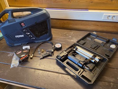 Ferm compressor en tacker, Doe-het-zelf en Bouw, Gereedschap | Handgereedschap, Zo goed als nieuw, Ophalen