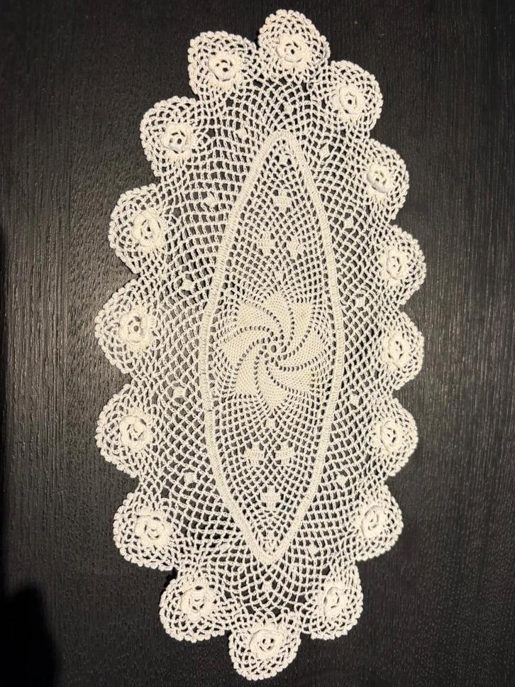 Gehaakt tafelkleed, Antiek en Kunst, Antiek | Tapijten, Tafelkleden en Textiel, Ophalen