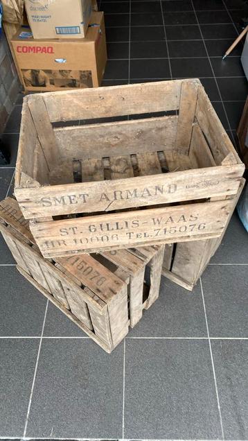 3 vintage fruitbakken houten  beschikbaar voor biedingen
