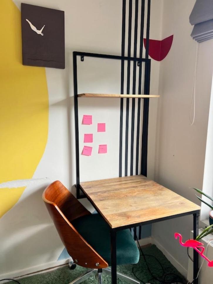 Handig bureau met wandbevestiging, Huis en Inrichting, Bureaus, Gebruikt, Bureau, Ophalen