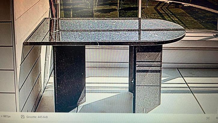Tafel interieur of exterieur graniet jasberg, Huis en Inrichting, Tafels | Eettafels, Zo goed als nieuw, Ophalen
