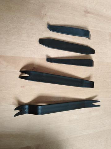 Plastic gereedschap  beschikbaar voor biedingen