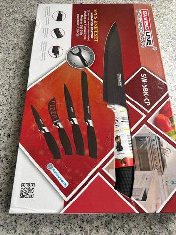 Coffret neuf de 5 couteaux + éplucheur, Enlèvement, Comme neuf