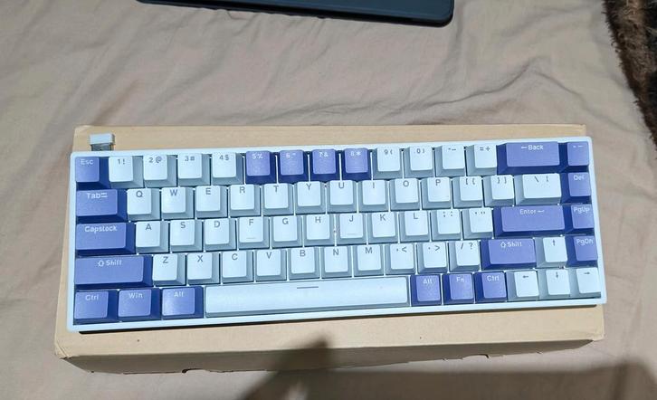 Draadloze mechanische 68% keyboard, Computers en Software, Toetsenborden, Zo goed als nieuw, Qwerty, Draadloos, Gaming toetsenbord