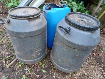 3 tonnen van 120 liter (2 voervaten met deksel) beschikbaar voor biedingen