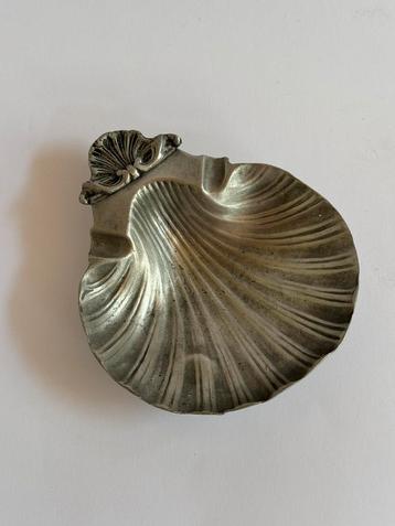 Vintage Shell shape dish/asbak beschikbaar voor biedingen