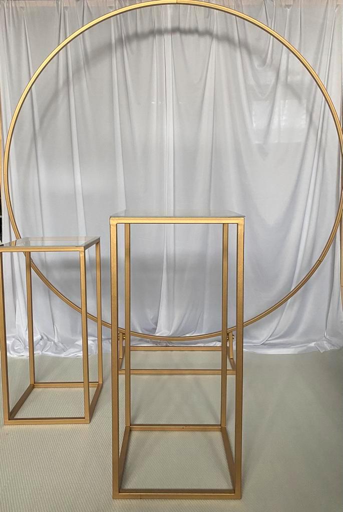 Verhuur van ronde bogen + gouden tafels, Hobby en Vrije tijd, Feestartikelen | Verhuur, Zo goed als nieuw, Ophalen