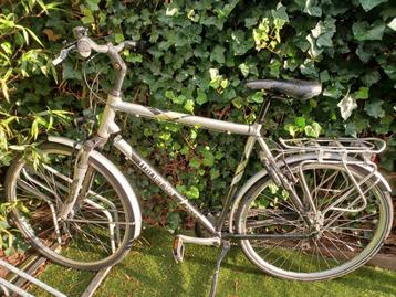 Herenfiets onderdelen: nieuwe banden en andere beschikbaar voor biedingen