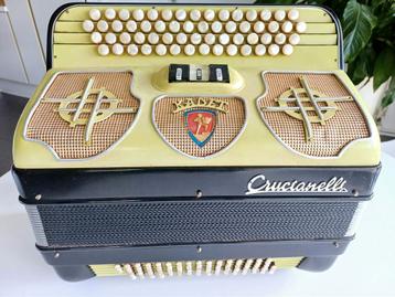 Vintage accordeon Crucianelli Kadet  beschikbaar voor biedingen